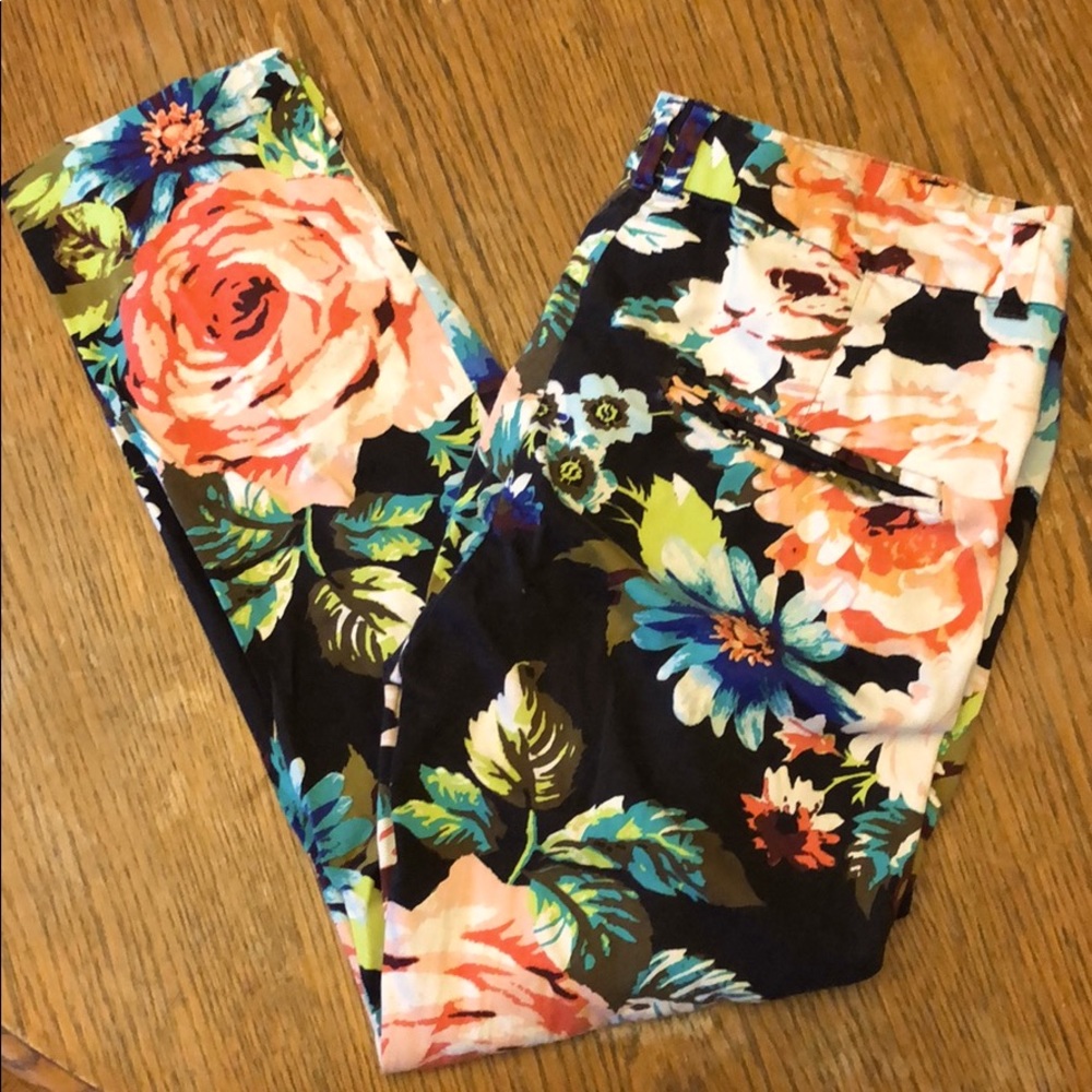 2/$15 H&M Floral Print Cropped Pant - Picture 1 of 5